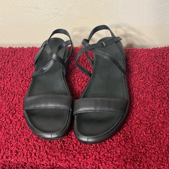 Ecco Shoes - The ECCO Flowt LX Flat Strappy Sandal Black Hook & Loop Closure Size 41/US 10